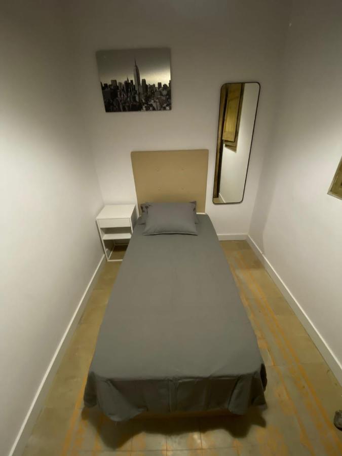 Spacious Modern Apartment In The Vibrant El Raval Barcelona Bagian luar foto