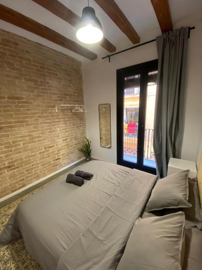 Spacious Modern Apartment In The Vibrant El Raval Barcelona Bagian luar foto