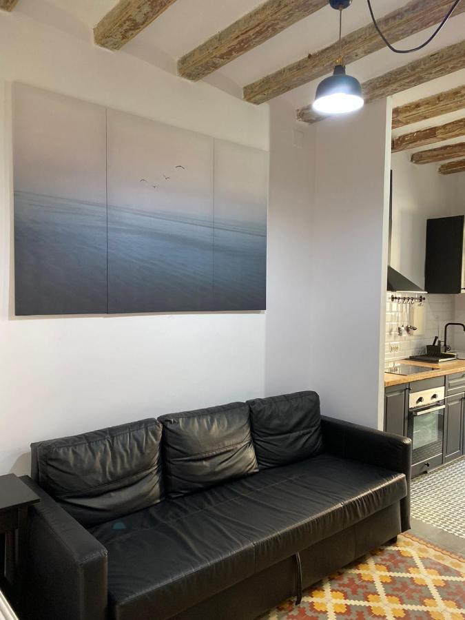 Spacious Modern Apartment In The Vibrant El Raval Barcelona Bagian luar foto