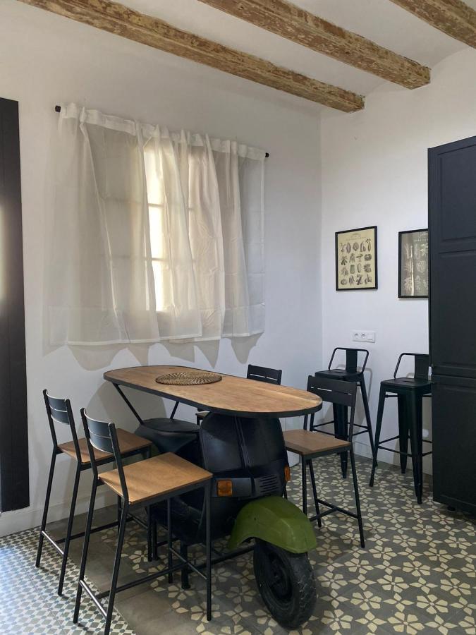 Spacious Modern Apartment In The Vibrant El Raval Barcelona Bagian luar foto